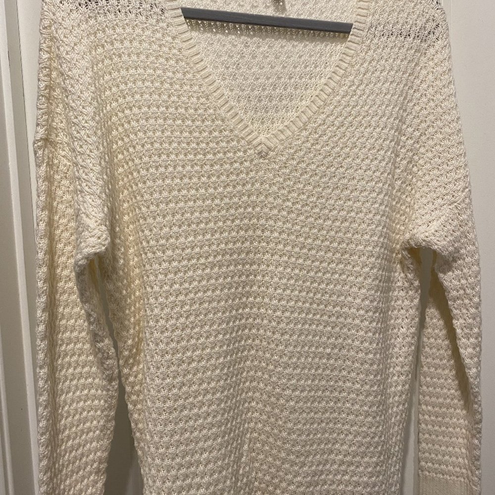 American Eagle V-Neck Sweater (Size XL)